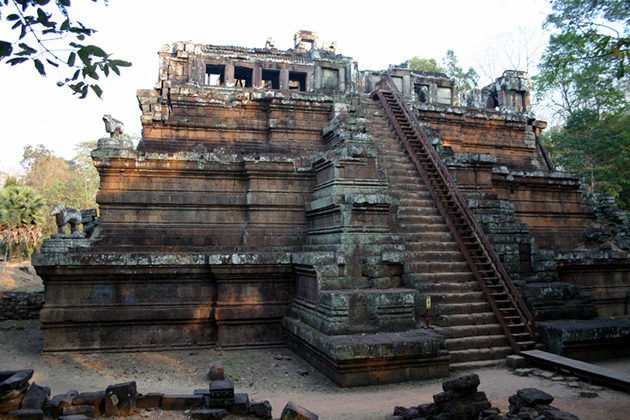 Phimeanakas angkor thom - Cambodia tours