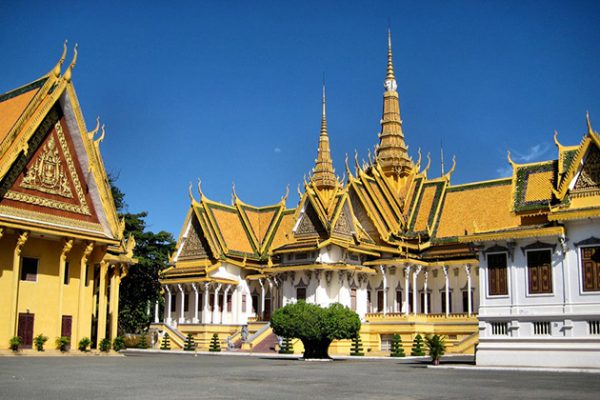 royal palace phnom penh cambodia
