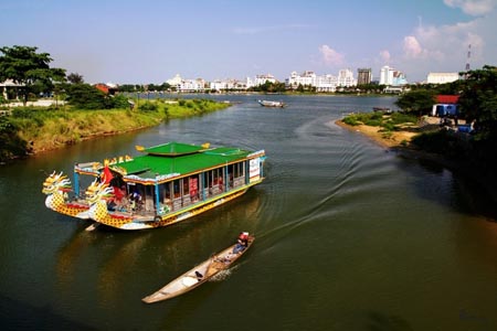 Dragon Boat Trip on Perfume River