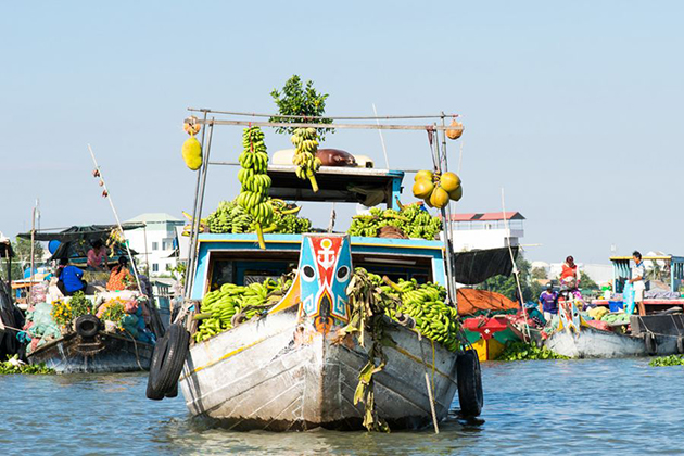 cai be floating market in mekong delta