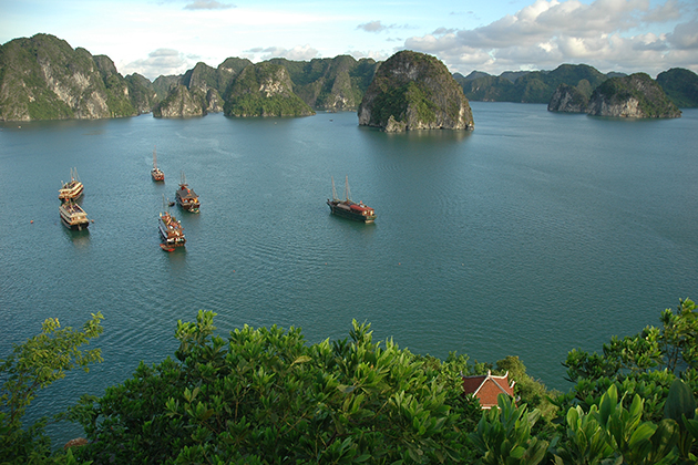 halong bay vietnam attractions