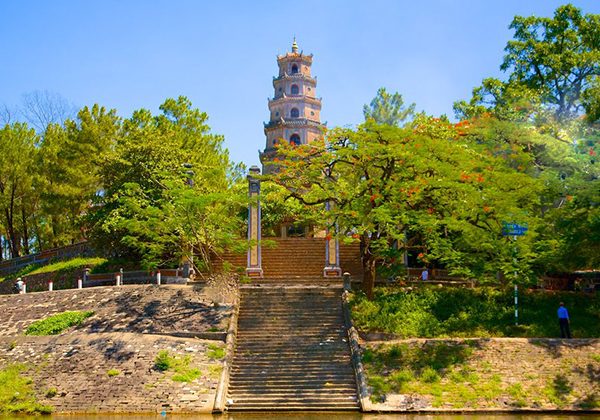 thien mu pagoda view from perfume river