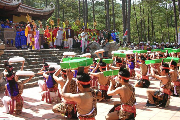 Performances during Hung King Temple Festival