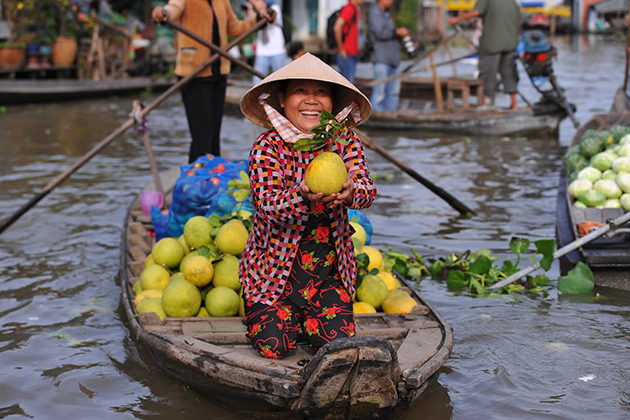 cai be floating market southern vietnam family tour