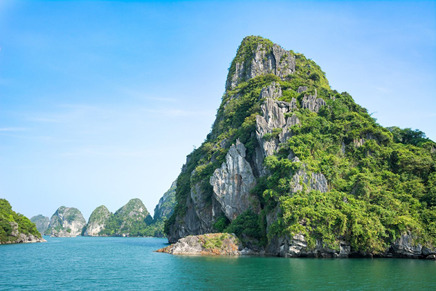 halong bay island - Vietnam tour package