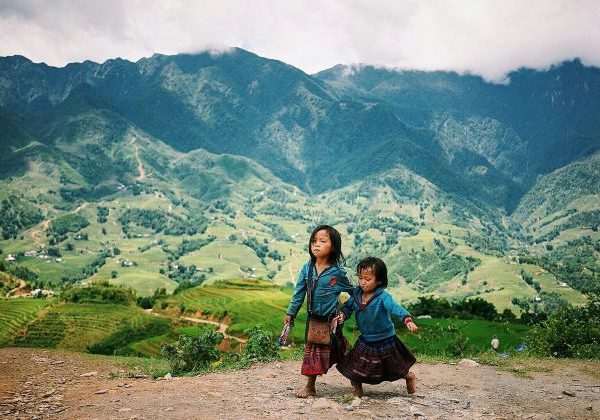 local children in sapa