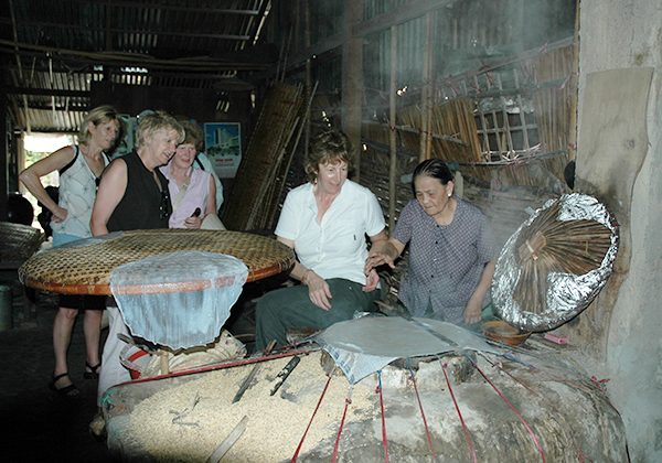 making rice paper family tour in vietnam