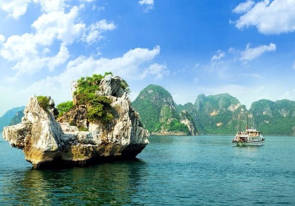 the magic halong bay in Vietnam