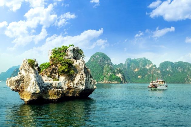 the magic halong bay in Vietnam