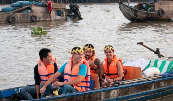 explore mekong delta by sampan