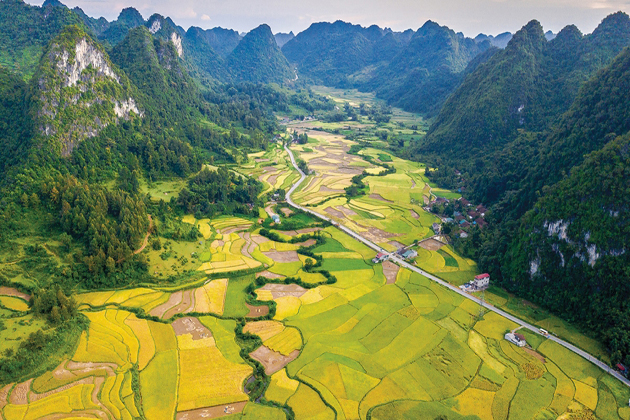 non nuoc cao bang geopark cao bang vietnam