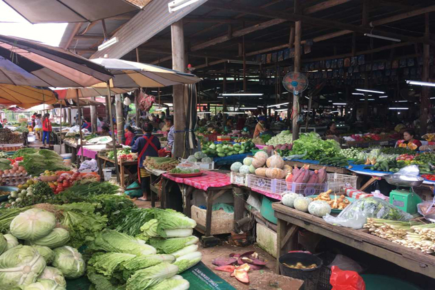 Savannakhet market laos souvenirs