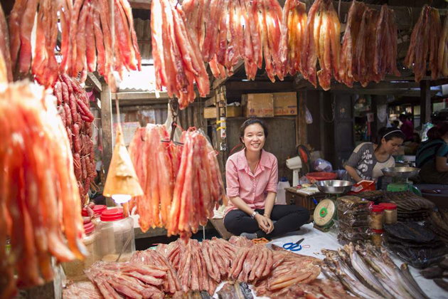 Toul Tom Pong Market cambodia souvenir