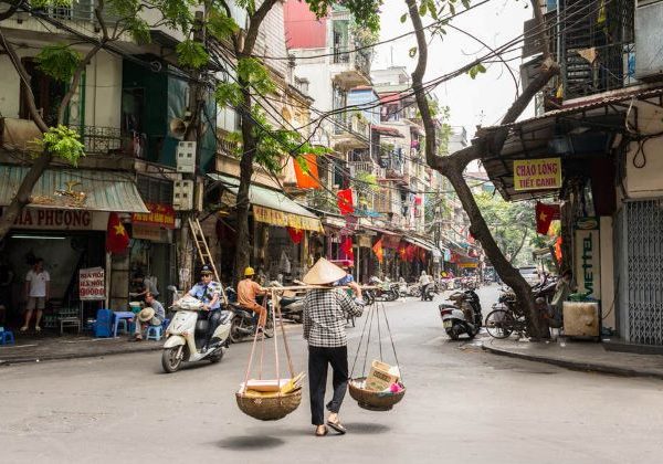 street vendor in hanoi - Vietnam tour package
