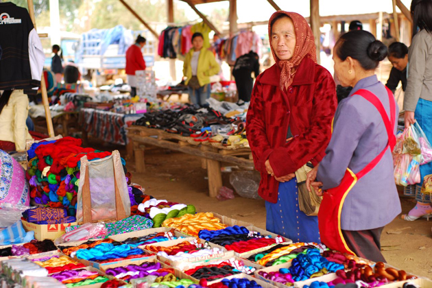 xieng khouang market laos souvenirs