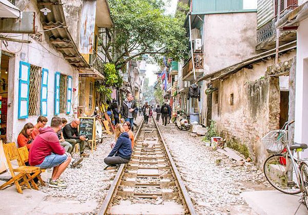 hanoi train street