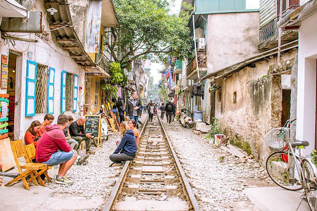 hanoi train street