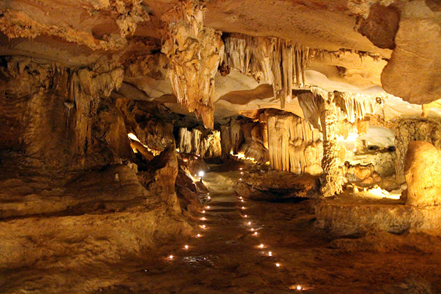 Thien Canh Son Cave halong bay attraction