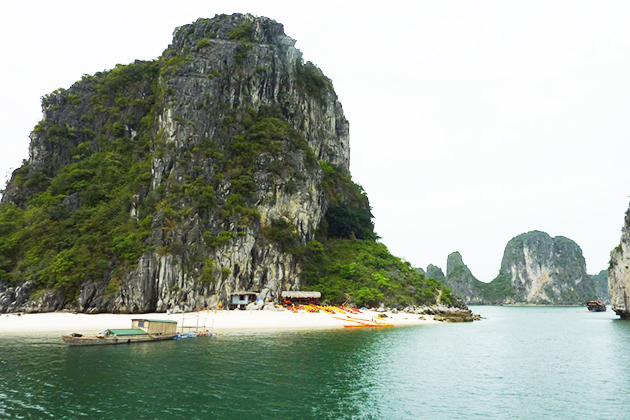 hon co island in halong bay