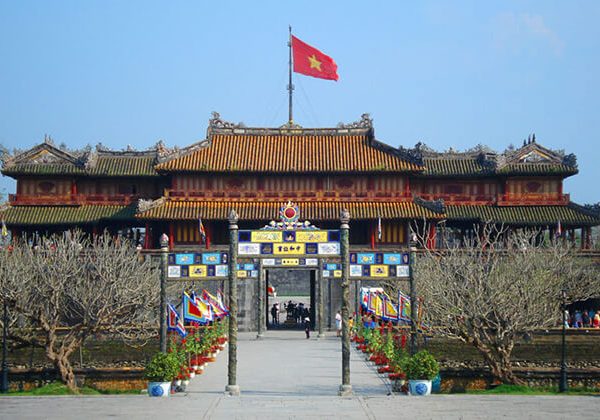 Hue Vespa Tour around Hue Citadel