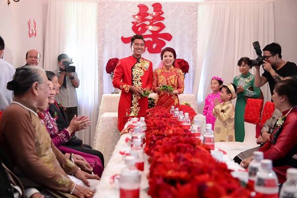 How is Vietnamese Engagement Ceremony Custom Performed?