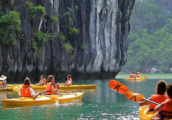 Luxury Vietnam Tour Halong bay Kayaking