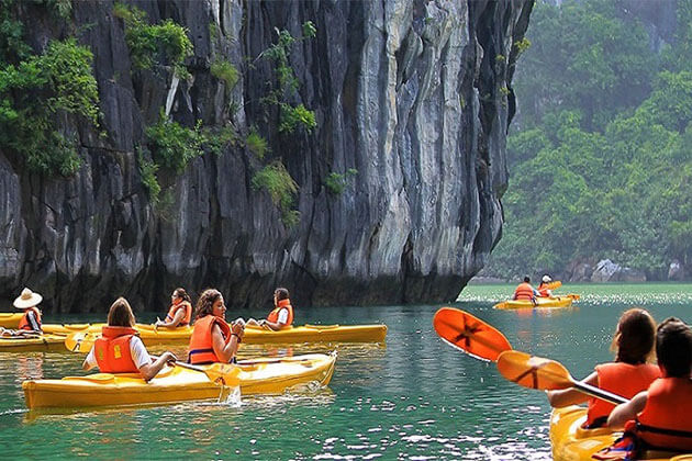 Luxury Vietnam Tour Halong bay Kayaking