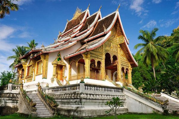 Wat Mai Laos Tour