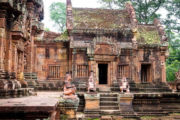 temple of Banteay Srei - Vietnam tour package