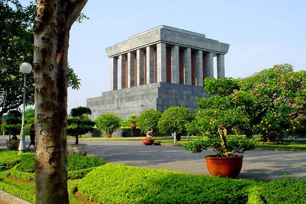 Ho Chi Minh Mausoleum in Hanoi Tours