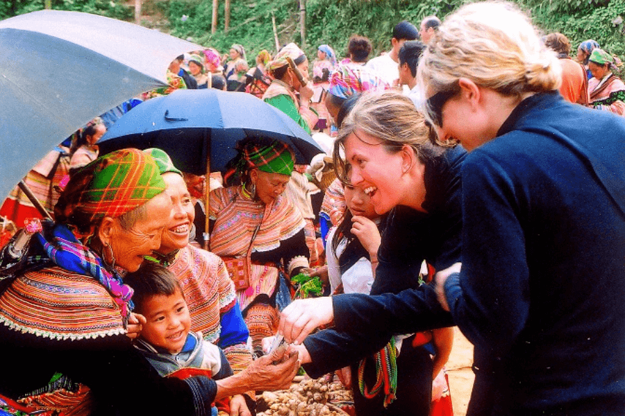 Foreigner visitors with ethnic minorities people local tour opeators in Vietnam