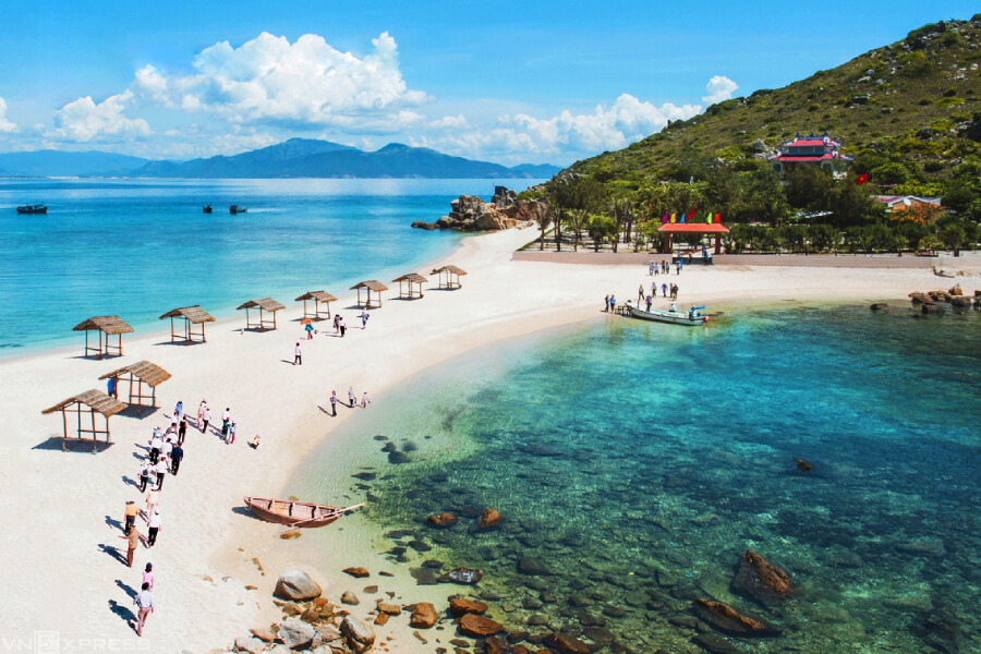 Nha Trang beach - Vietnam local tour operator