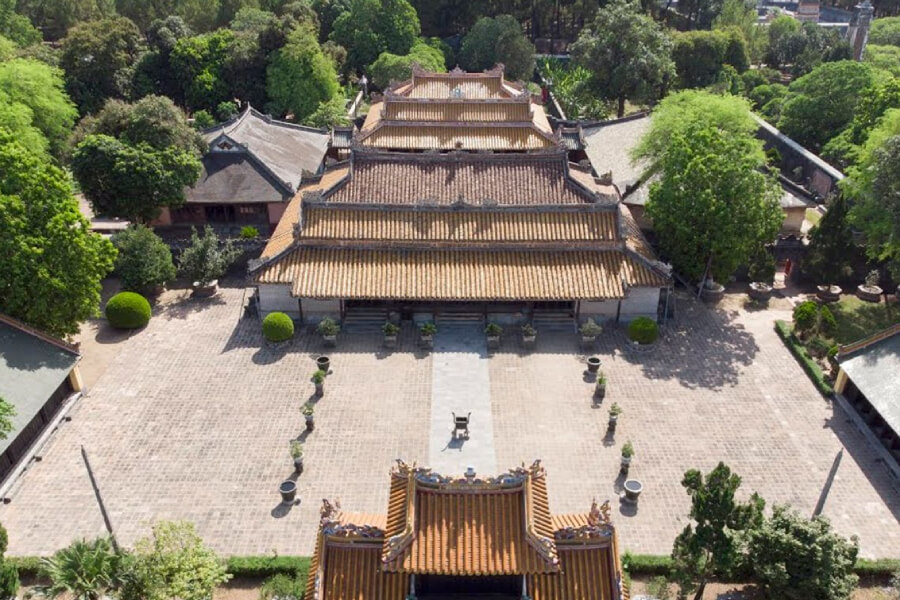 Tu Duc tomb - Vietnam local tour