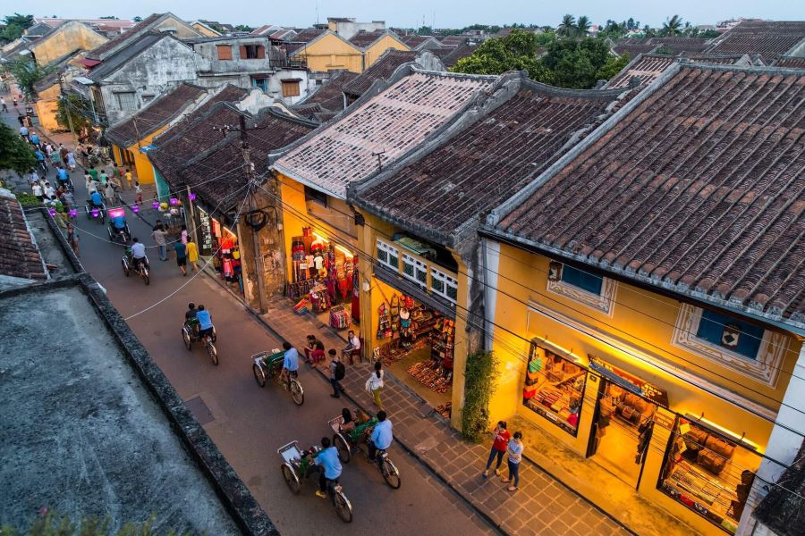 Vietnamese Street Crossing - i Tour Vietnam Travel Guides