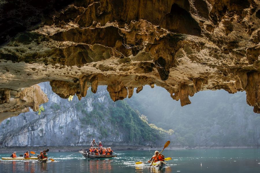 kayaking in halong bay - Vietnam tour package