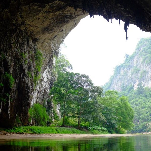 Puong Cave - Vietnam tour package