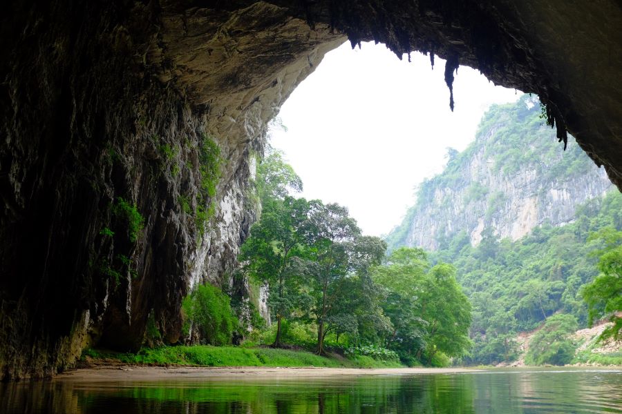 Puong Cave - Vietnam tour package