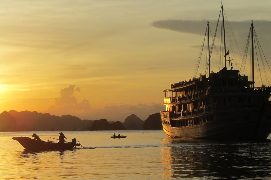 sunset in halong bay - Vietnam classic tour