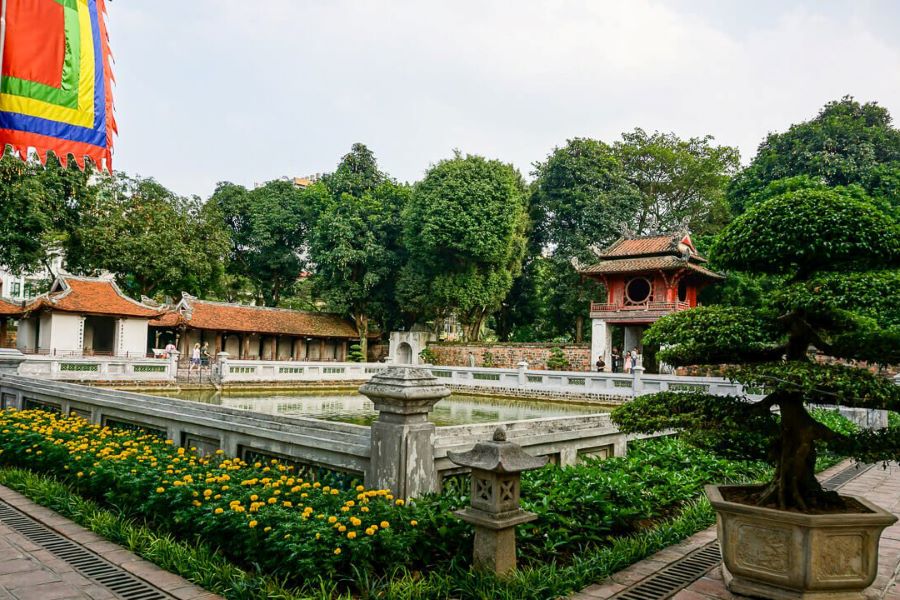 the temple of literature hanoi