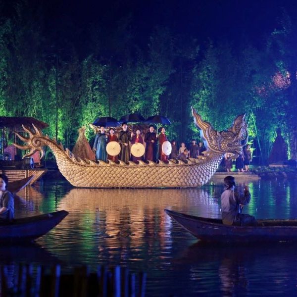 tonkin show - Vietnam luxury tours