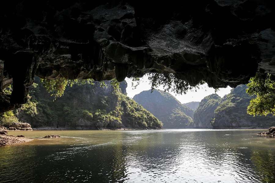 Bright and Dark Cave - Vietnam tour package