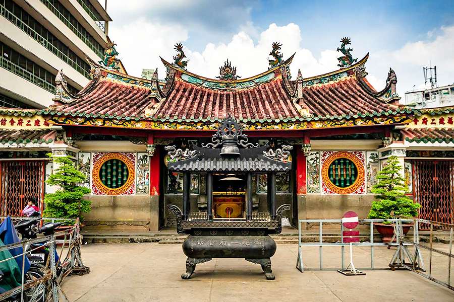 Ong Bon pagoda &Nhi Phu Temple - Multi country tour