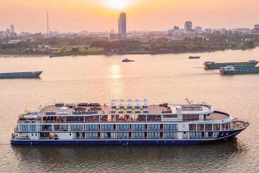 Victoria Mekong Cruise in Phnom Penh- Multi country tour