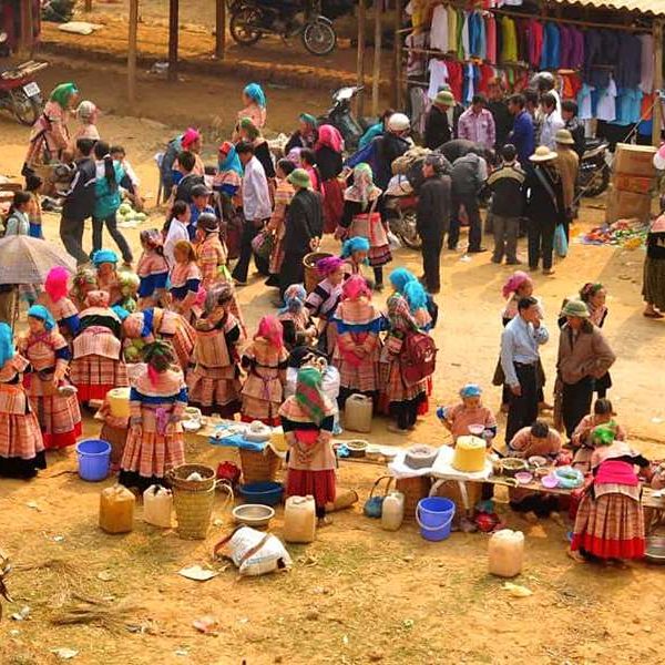 Bac-Ha-Sunday-Market-Vietnam-tour