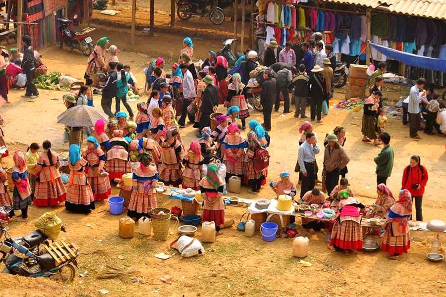 Bac-Ha-Sunday-Market-Vietnam-tour