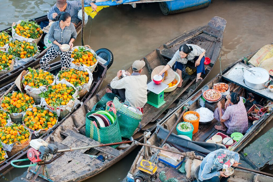 Cai-Rang-Floating market - Vietnam family vacations