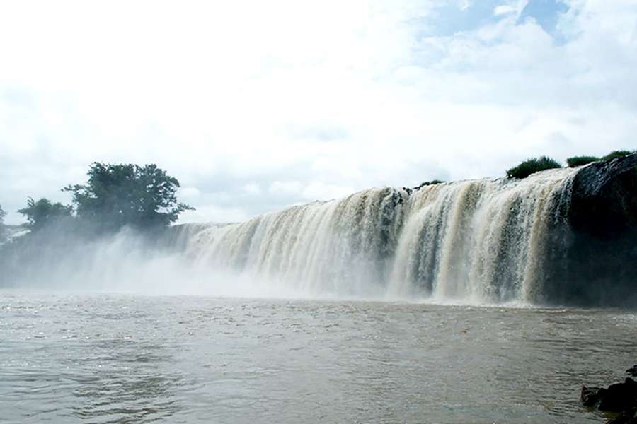 Dray-Nur-Waterfall-Vietnam-tour