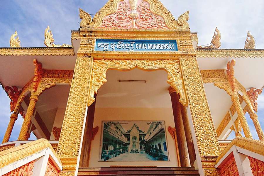 Munir-Ansay-Pagoda-Vietnam-tour-operator