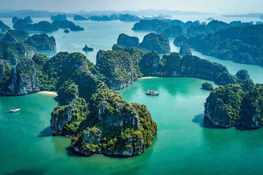 Bai Tu Long Bay - Vietnam vacation packages