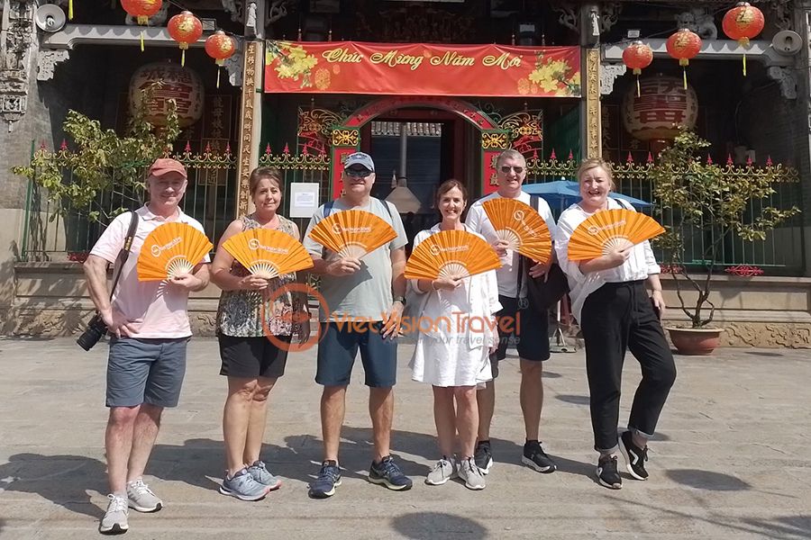 Customers to Hoi An - Vietnam tour company